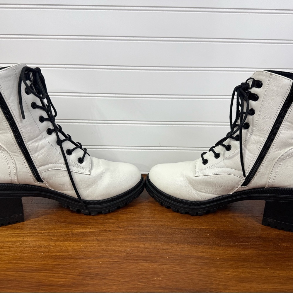 Mia women’s white & black lace up/side zipper combat/moto heeled boots. Size 8 - Picture 4 of 13